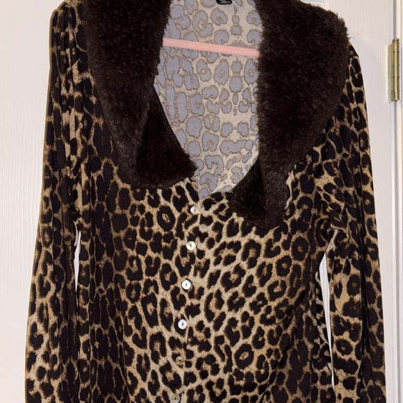 Leopard Print Faux Fur Trim Top - Picture 5 of 5